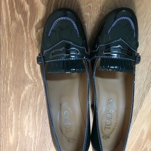EUC Authentic Tod’s dark green shoes